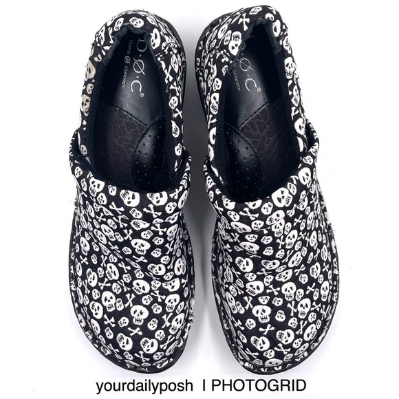 Born b.o.c. skulls and crossbones black and white fabric clogs US 8.5M - Picture 8 of 13